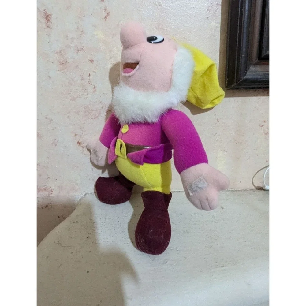 Disney Snow White Seven Dwarfs Happy Plush 12 Inch Stuffed Toy‎ Pink Yellow Hat